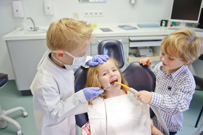 bambini-dentisti https://www.dentosophy.it/wp-content/uploads/2021/01/bambini-dentisti.jpg